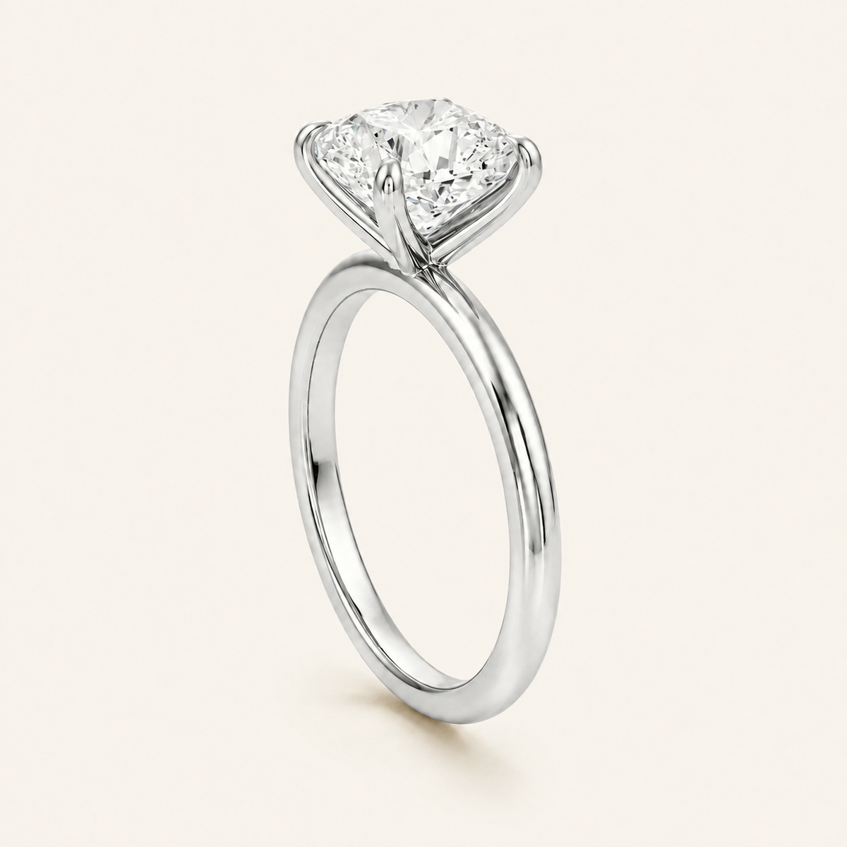 Anillo Solitario Clásico Diamante Cojín en oro blanco, vista tres cuartos