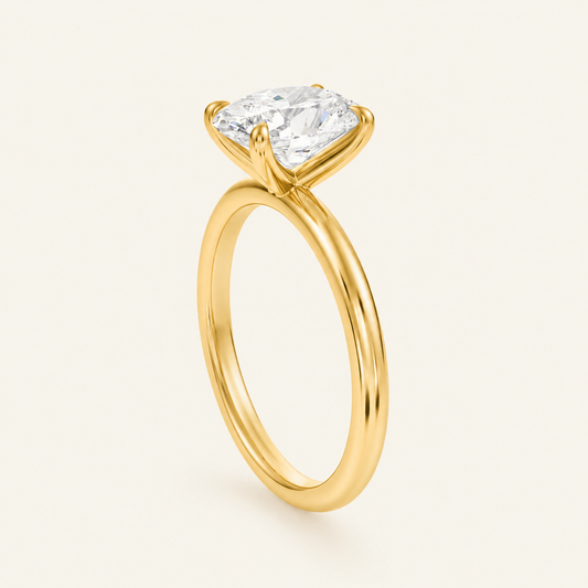 Anillo Solitario Clásico Diamante Óvalo en oro amarillo, vista tres cuartos