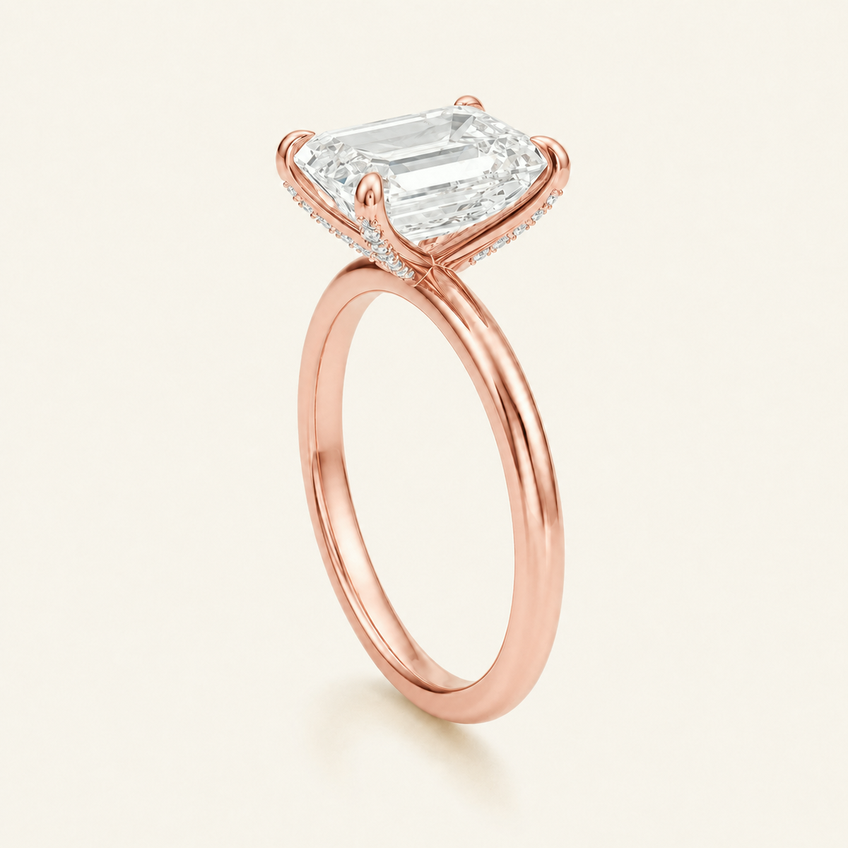 Anillo Pavé En Puntas Diamante Esmeralda en oro rosado, vista tres cuartos