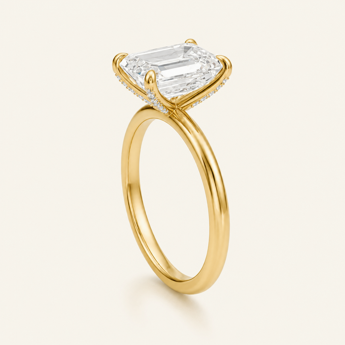 Anillo Pavé En Puntas Diamante Esmeralda en oro amarillo, vista tres cuartos