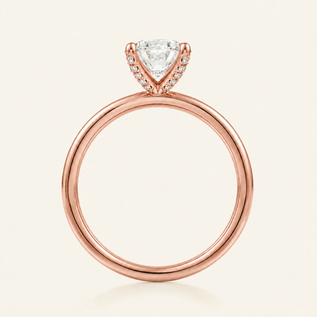 Anillo Pavé En Puntas Diamante Óvalo en oro rosado, vista de perfil