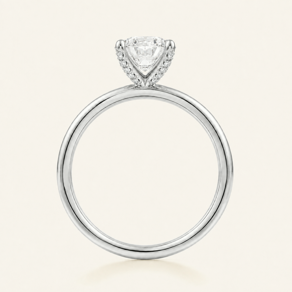 Anillo Pavé En Puntas Diamante Óvalo en oro blanco, vista de perfil
