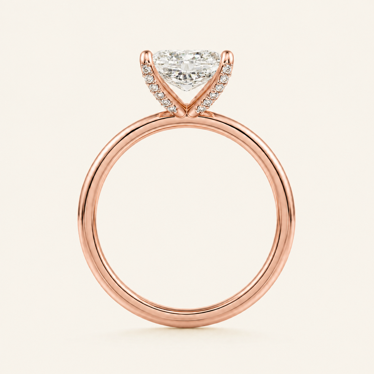 Anillo Pavé En Puntas Diamante Radiante en oro rosado, vista de perfil
