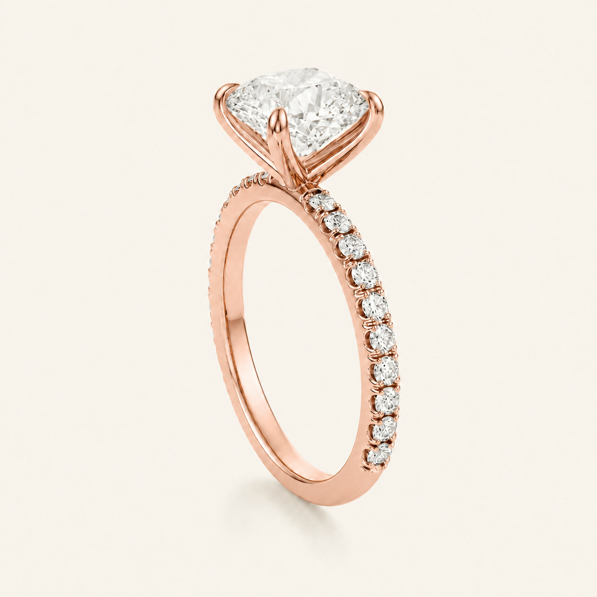 Anillo Pavé Moderno Diamante Cojín en oro rosado, vista tres cuartos