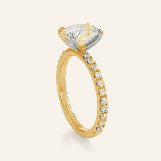 Anillo Pavé Moderno Diamante Óvalo en oro amarillo, vista tres cuartos