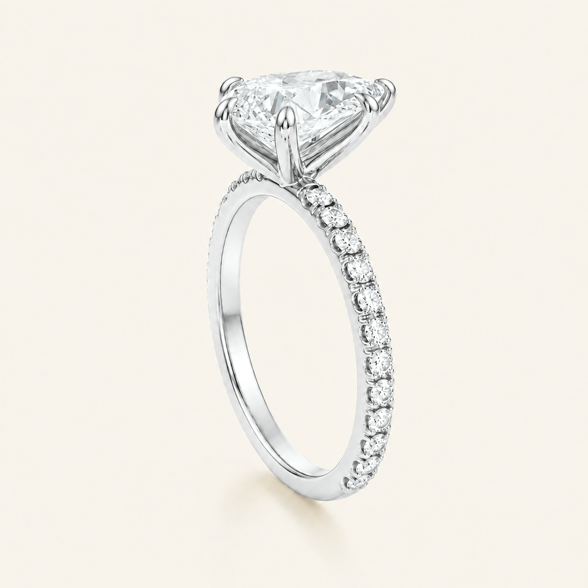 Anillo Pavé Moderno Diamante Pera en oro blanco, vista tres cuartos