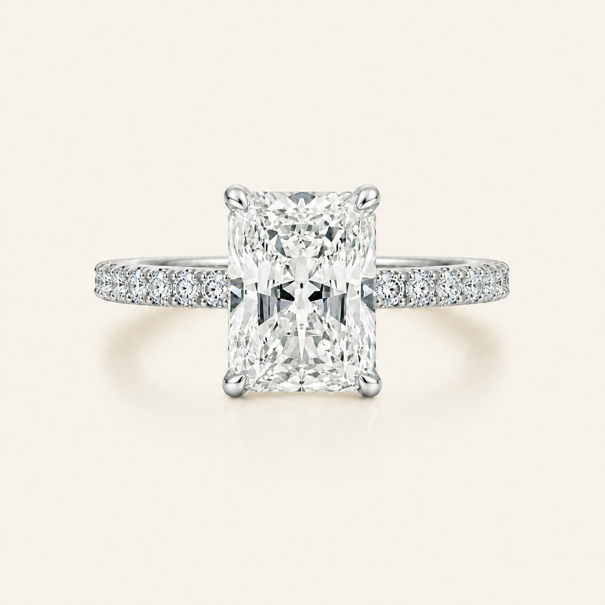 Anillo Pavé Moderno Diamante Radiante en oro blanco, vista frontal