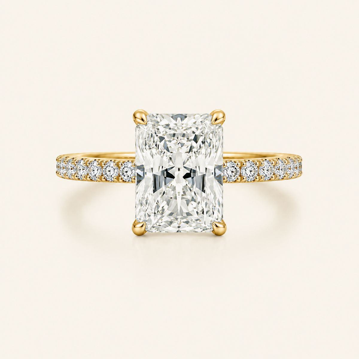 Anillo Pavé Moderno Diamante Radiante en oro amarillo, vista frontal