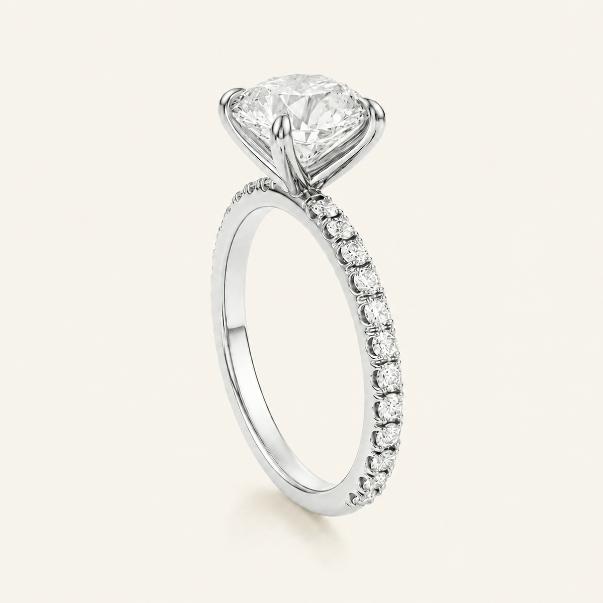 Anillo Pavé Moderno Diamante Redondo en oro blanco, vista tres cuartos