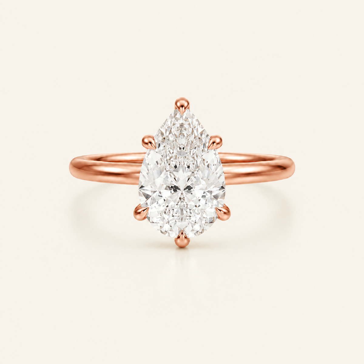 Anillo Solitario Clásico Diamante Pera en oro rosado, vista frontal