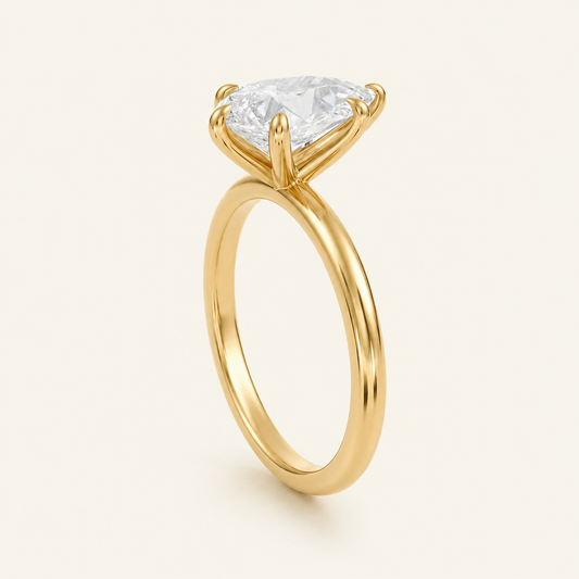 Anillo Solitario Clásico Diamante Pera en oro amarillo, vista tres cuartos