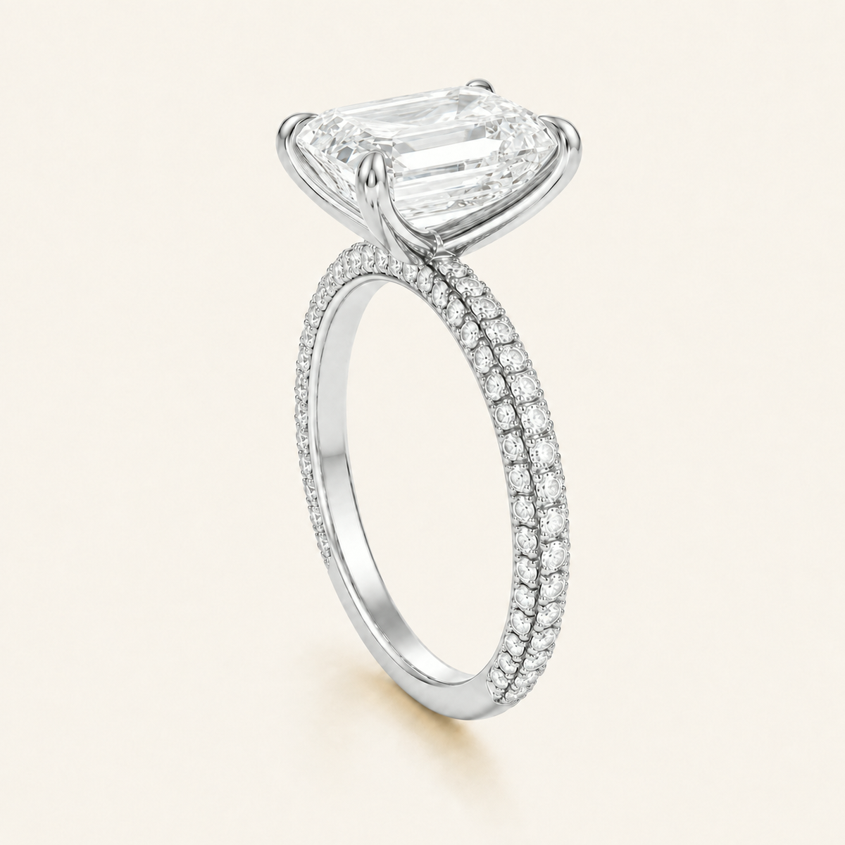 Anillo Pavé Trío Diamante Esmeralda en oro blanco, vista tres cuartos