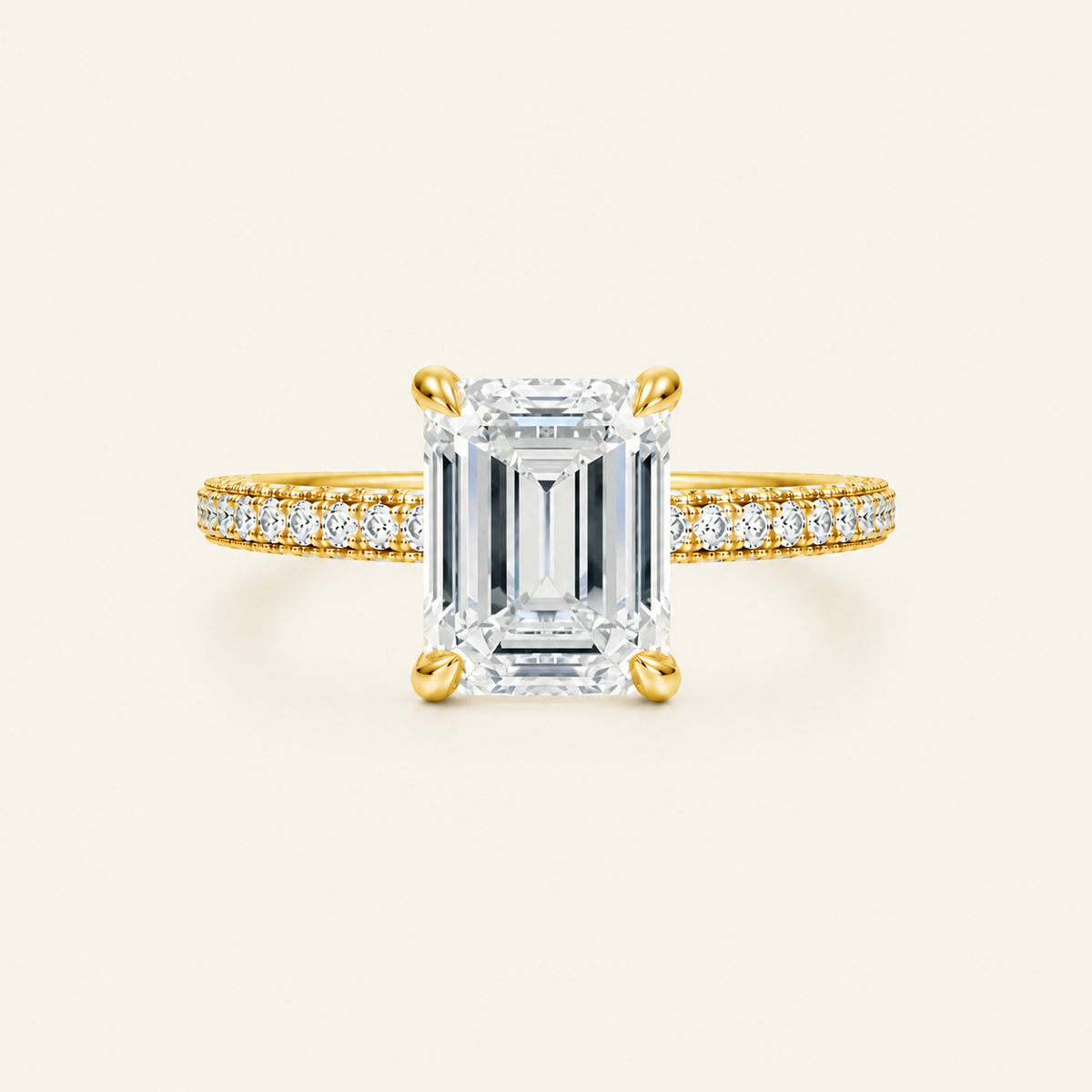 Anillo Pavé Trío Diamante Esmeralda en oro amarillo, vista frontal