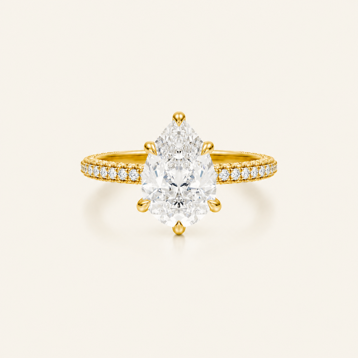 Anillo Pavé Trío Diamante Pera en oro amarillo, vista frontal