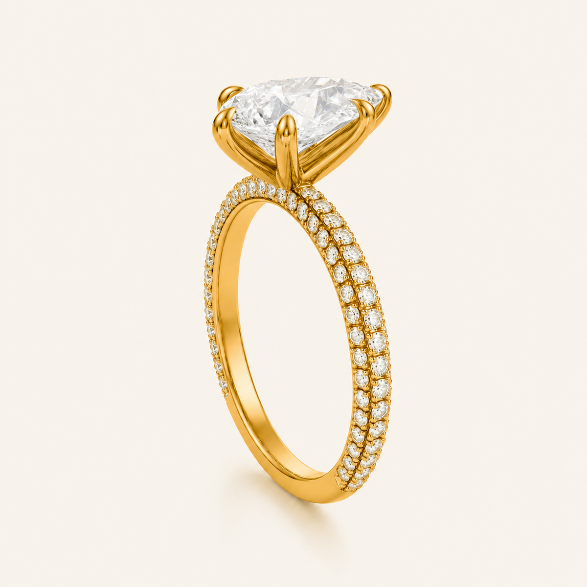 Anillo Pavé Trío Diamante Pera en oro amarillo, vista tres cuartos
