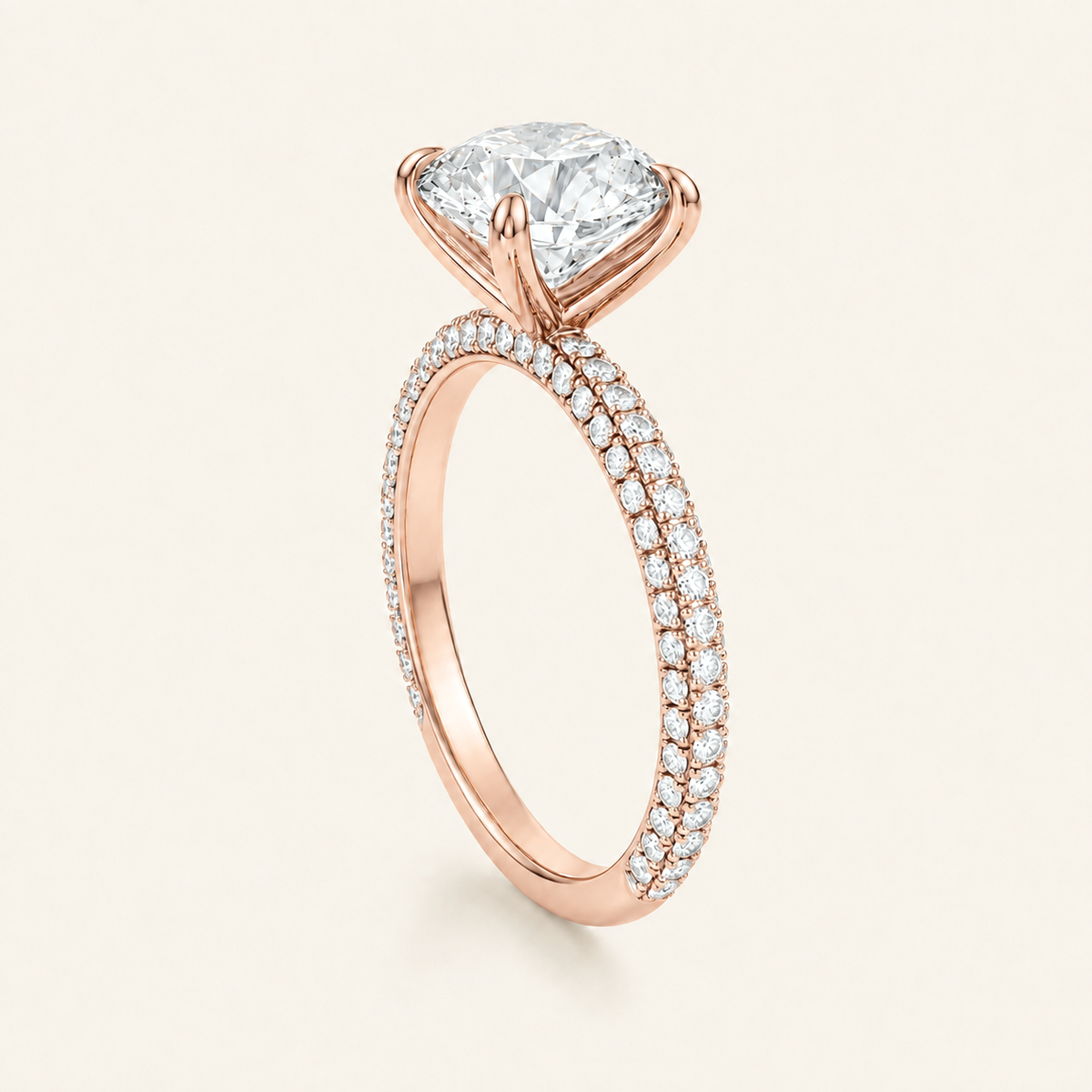 Anillo Pavé Trío Diamante Redondo en oro rosado, vista tres cuartos