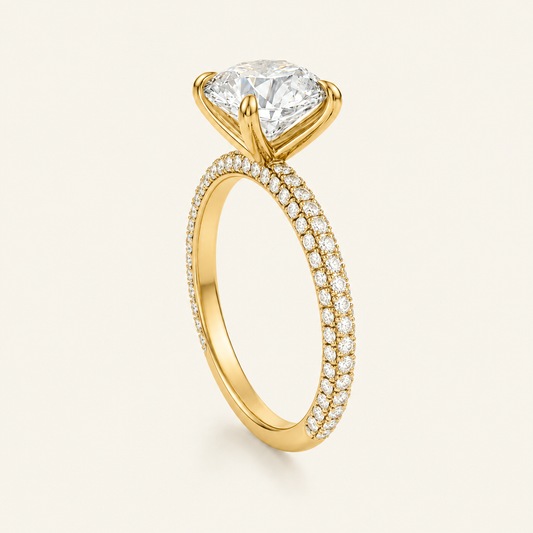 Anillo Pavé Trío Diamante Redondo en oro amarillo, vista tres cuartos